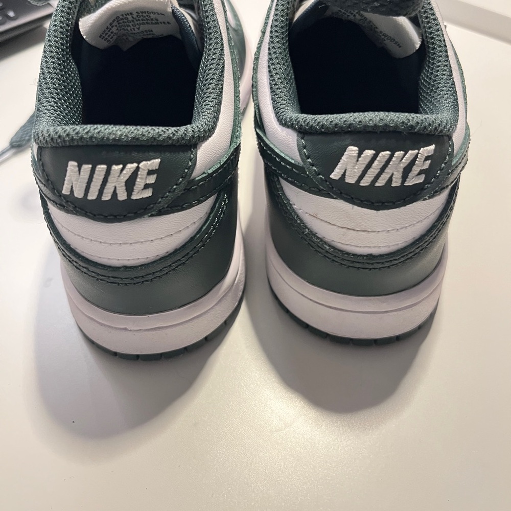 Nike Kids Dunks Low Hunter Green & White - Picture 4 of 5